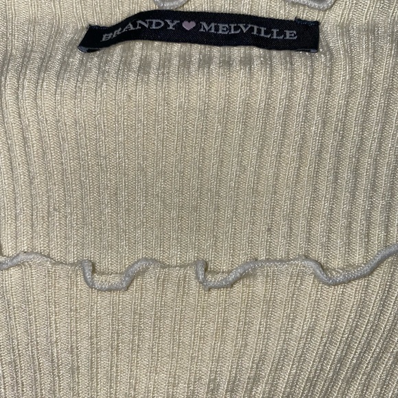 Brandy Melville Cream Ribbed Lettuce Hem Edge Short Sleeve Crop Top One Size - Picture 3 of 4